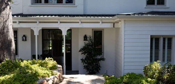 🎨 The Power of Curb Appeal: Exterior Paint Ideas for Clermont Homes